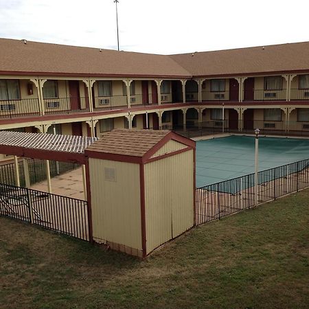 Hometown Inn And Suites Elk City Exterior foto